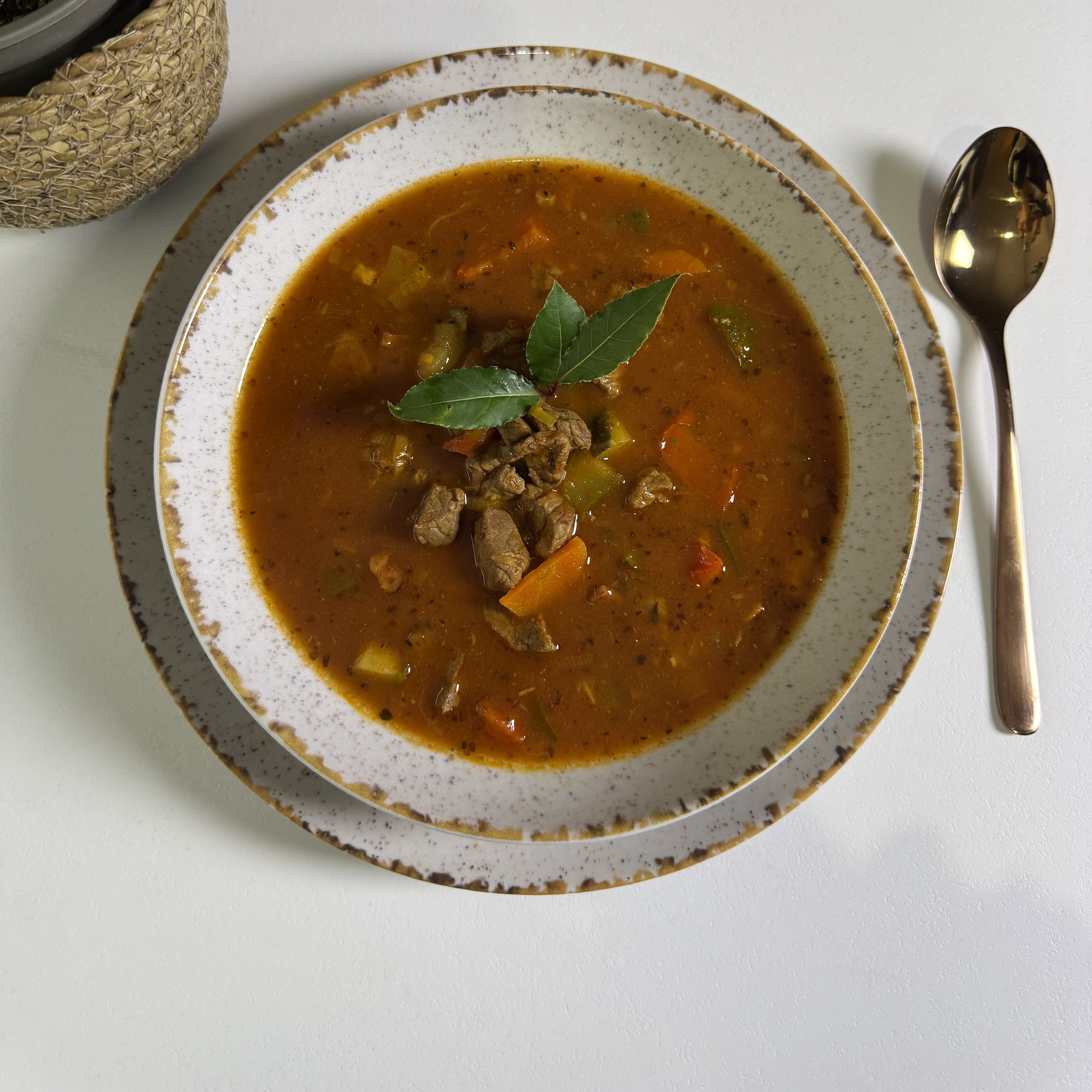 Zupa gulaszowa z wołowiną