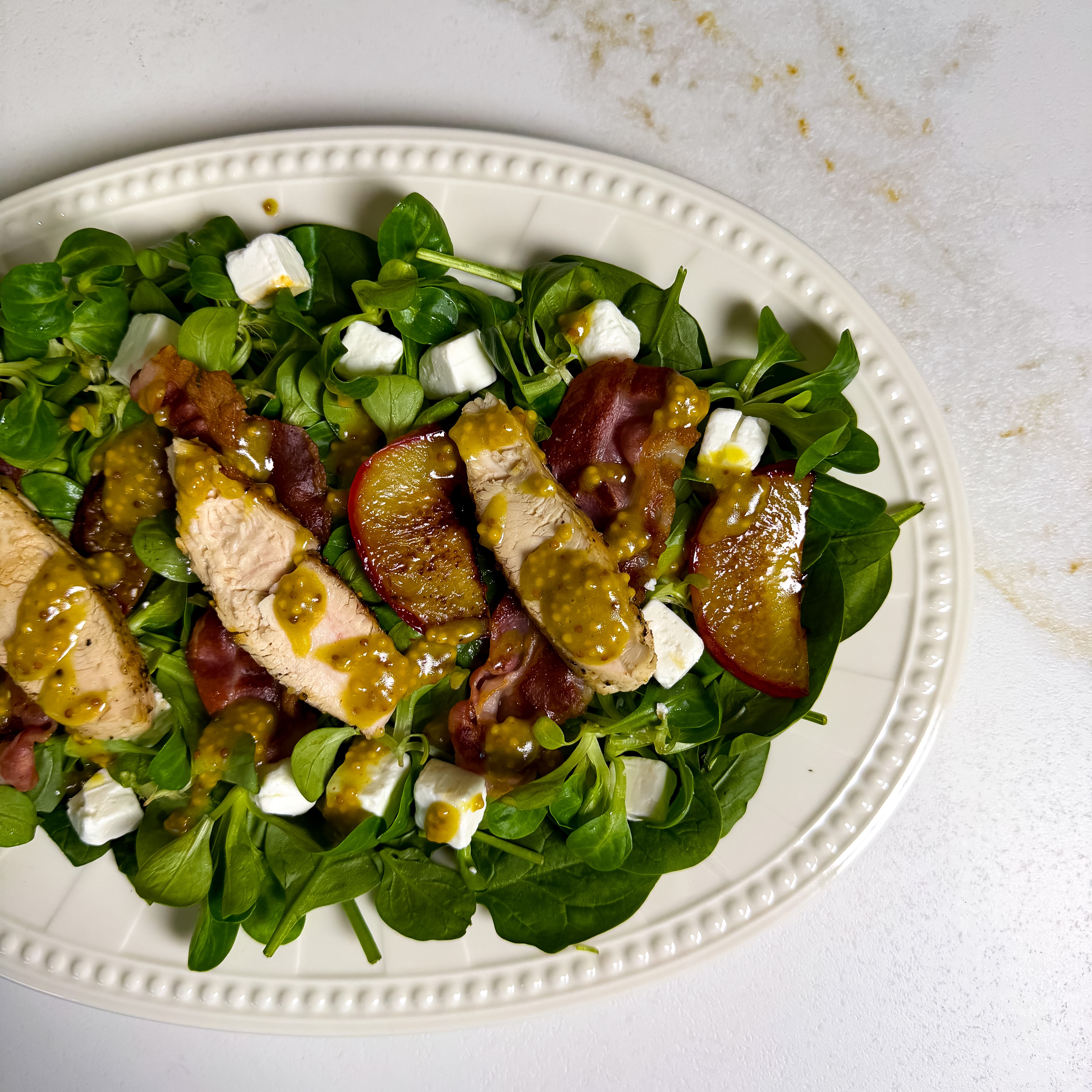 Sałatka z grillowanym indykiem i fetą