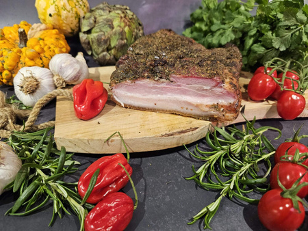 Boczek tradycyjnie pieczony w majeranku