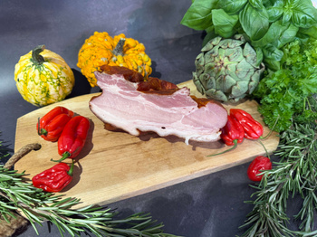 Boczek wędzony surowy