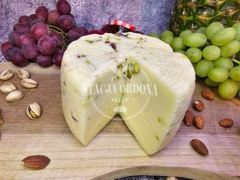 Ser Pecorino z pistacjami